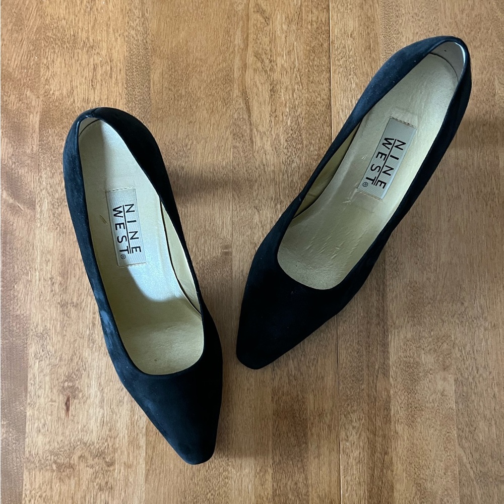 Nine West Black Heels Classic Suede Design size 6.5. - Picture 4 of 10